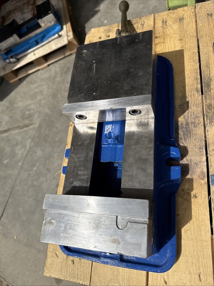 Kurt 6” Precision Machine Vise Model D60 (av12