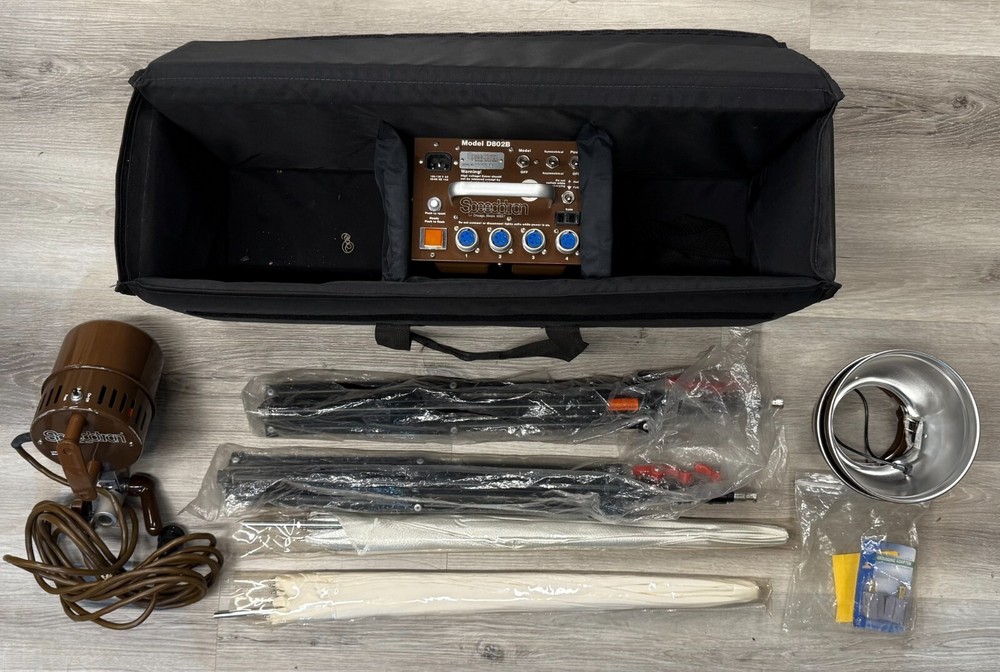 Speedotron 2 Strobe Light With Stand Studio Kit With Travel Case