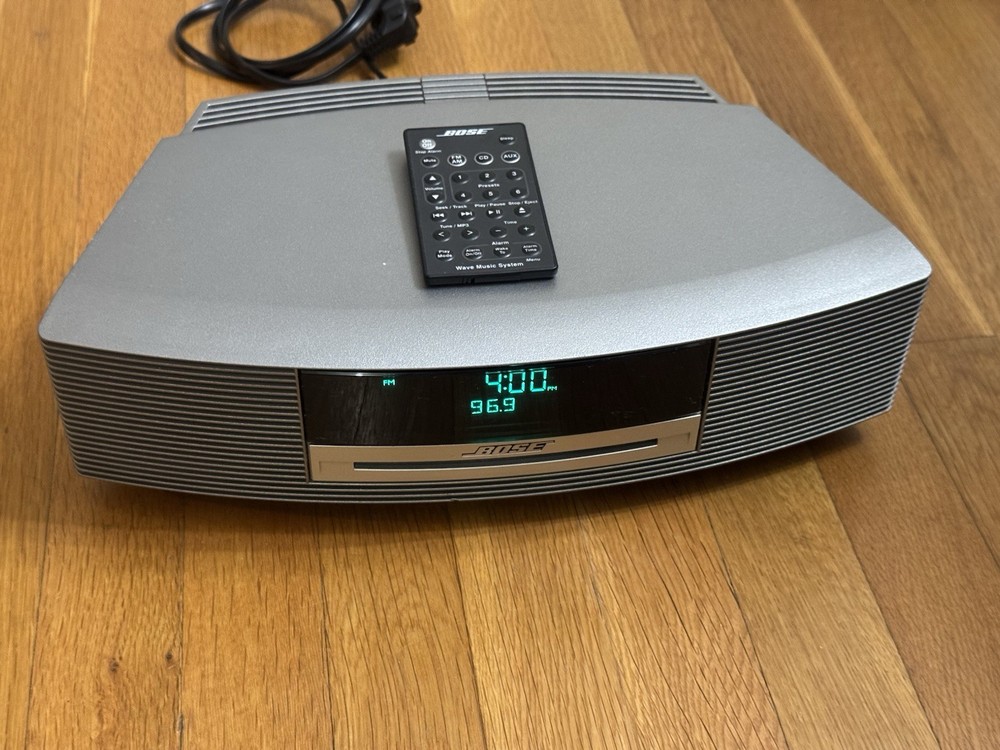 Bose Wave Music System Titanium Silver With Remote