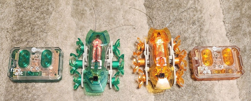 x2 HEXBUG Fire Ant Mechanicals + Remote Control, (1) Green + (1) Orange, Hex Bug