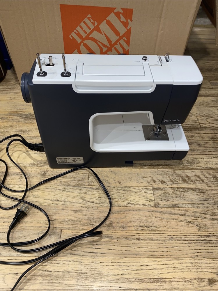 Bernette 33 Swiss Design Sewing Machine