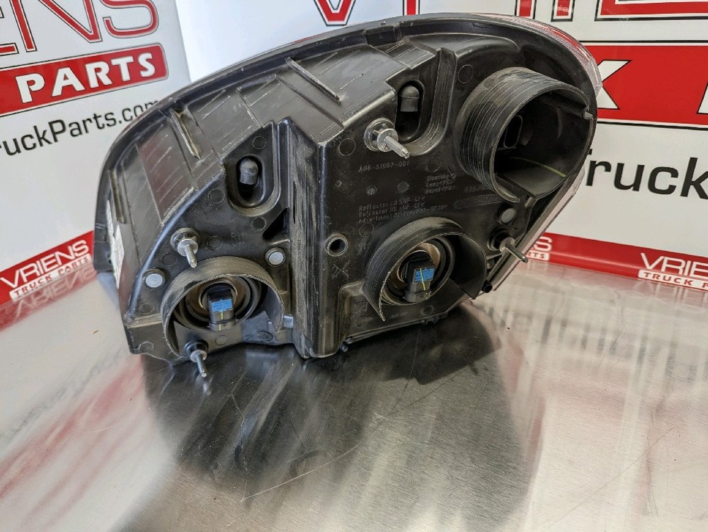FREIGHTLINER FREIGHTLINER CASCADIA HEADLIGHT, RH / PASS SIDE, HAS DAMAGE