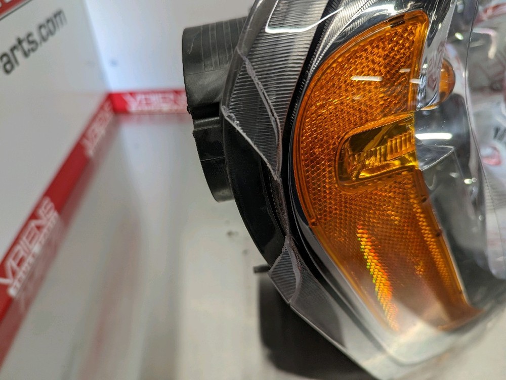 FREIGHTLINER FREIGHTLINER CASCADIA HEADLIGHT, RH / PASS SIDE, HAS DAMAGE