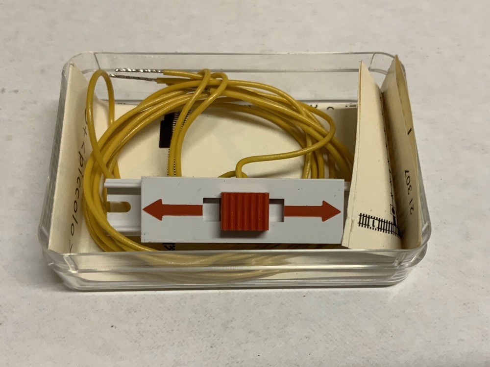 Fleischmann 6905 - Momentary reversing switch - new