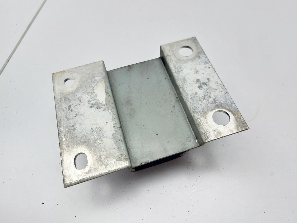 JAGUAR XK X150 FRONT WING SUPPORT BRACKET 2006