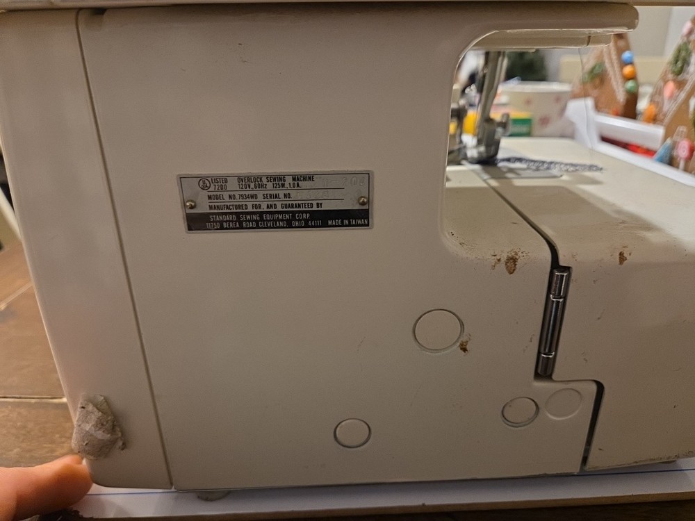 White Powerlock Differental Serger Sewing Machine w/ Pedal Untested