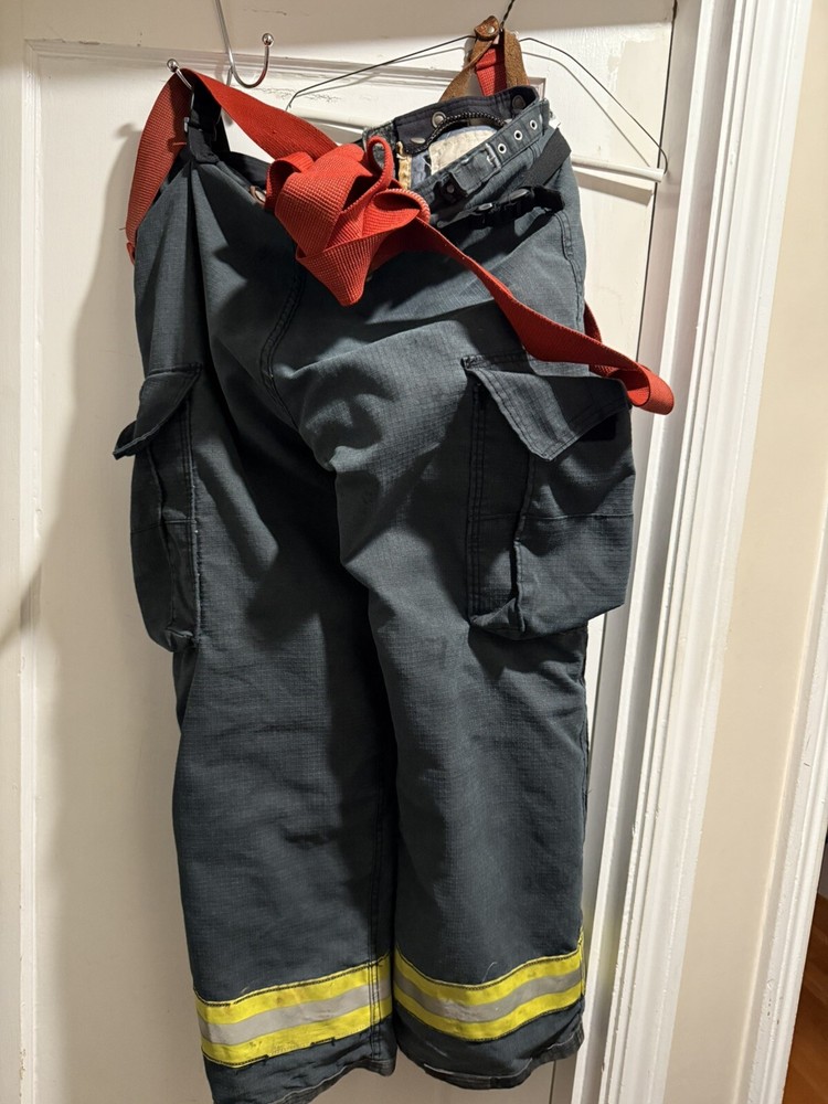 Globe Firefighter Suit Short Rise 2002 Size 36 X 34 Fireman Uniform