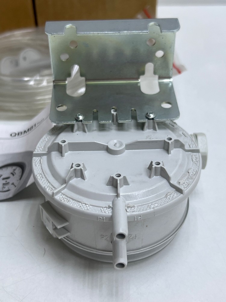 (LOT 2 PCS) SIEMENS QBM81-5 DIFF. PRESSURE SWITCH