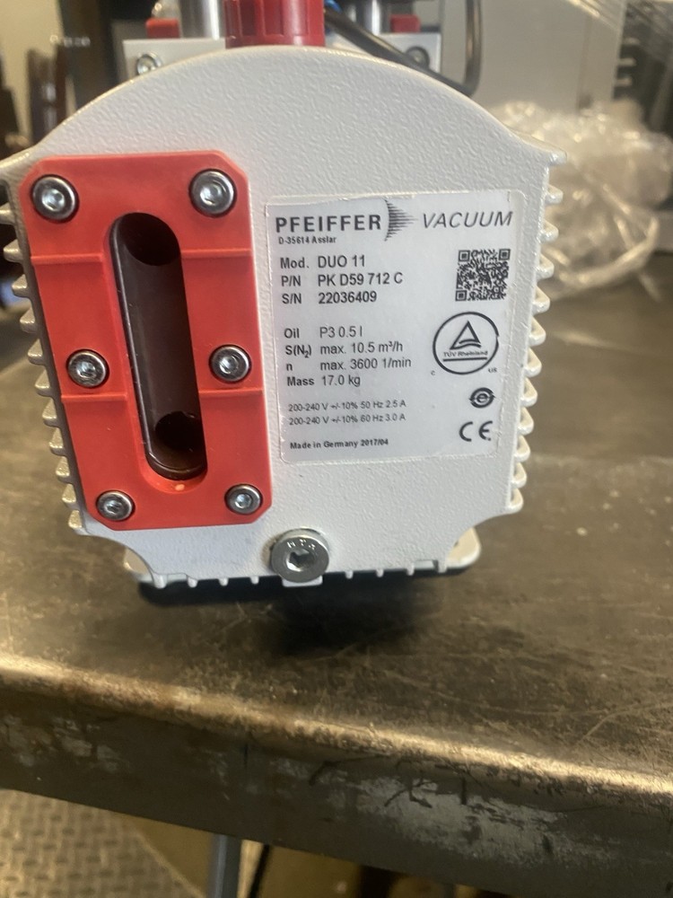 Pfeirffer duo11 Vacuum Pump