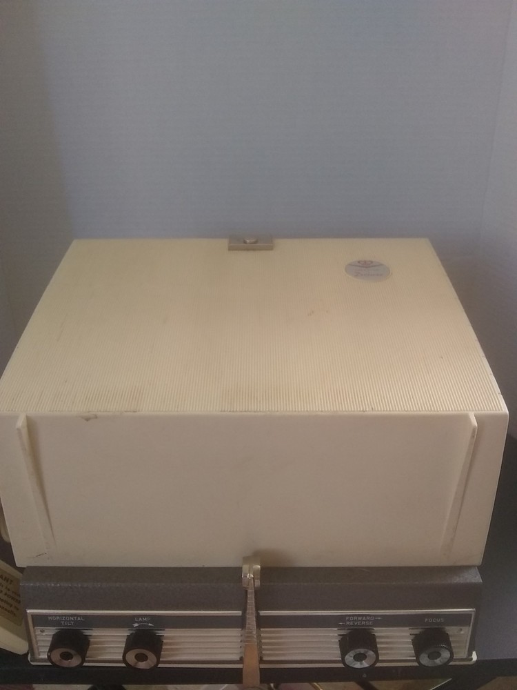 Vintage Crestline Deluxe Projector