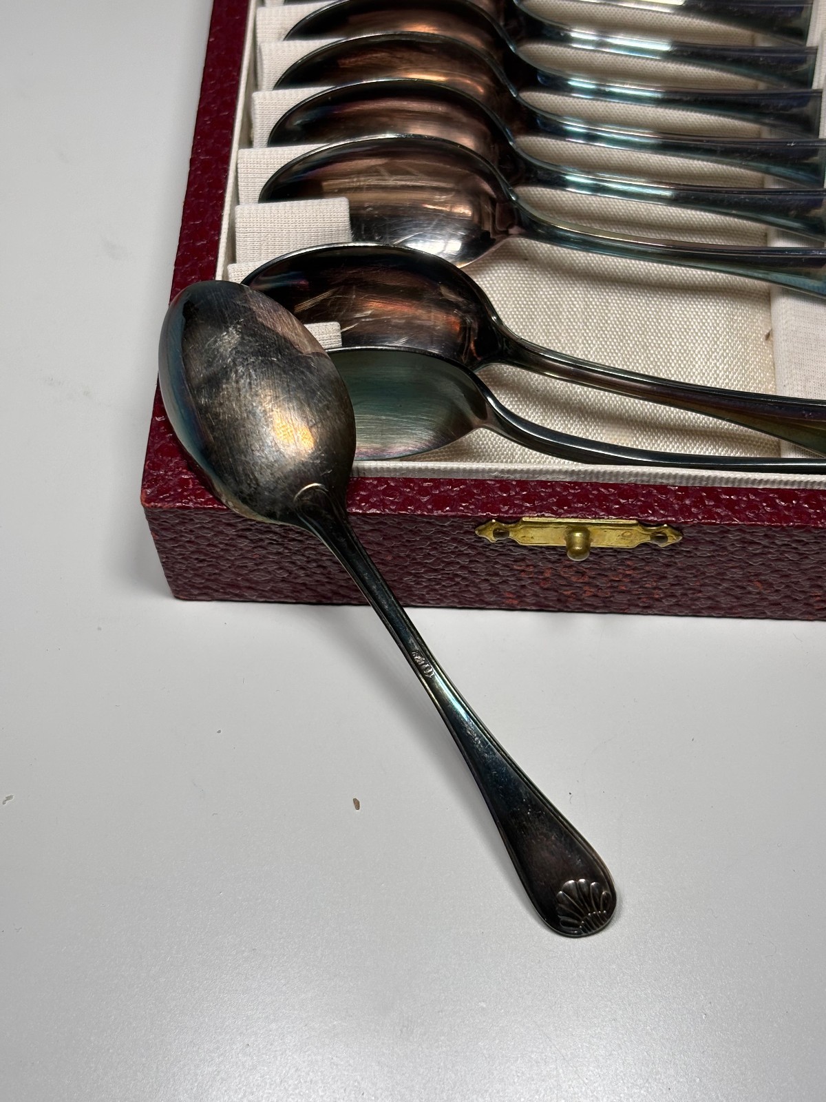 Set of 12 silver-plated metal teaspoons, Maison Fallon Orfèvrerie Namur