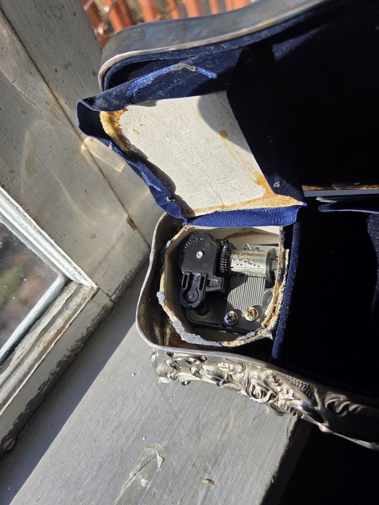 Vintage Wallace Silverplated Art Nouveau Jewelry Musicbox 1950-1960s Coffin Shap