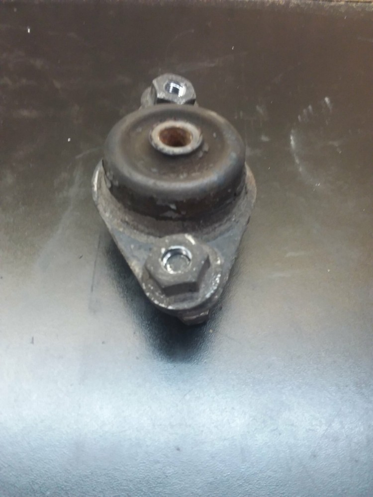 2007 07-11 Harley Davidson Electra Glide FLHT Bottom Lower Motor Engine Mount