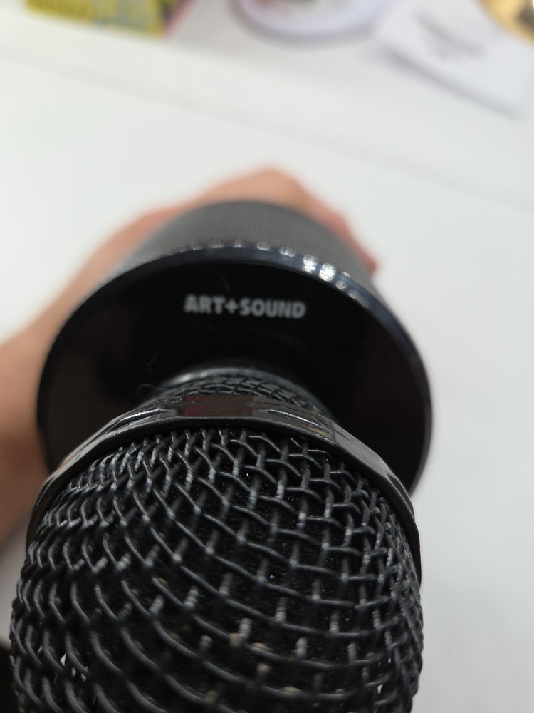 Karaoke Mic Bluetooth Black - Works - Needs Charging Cable