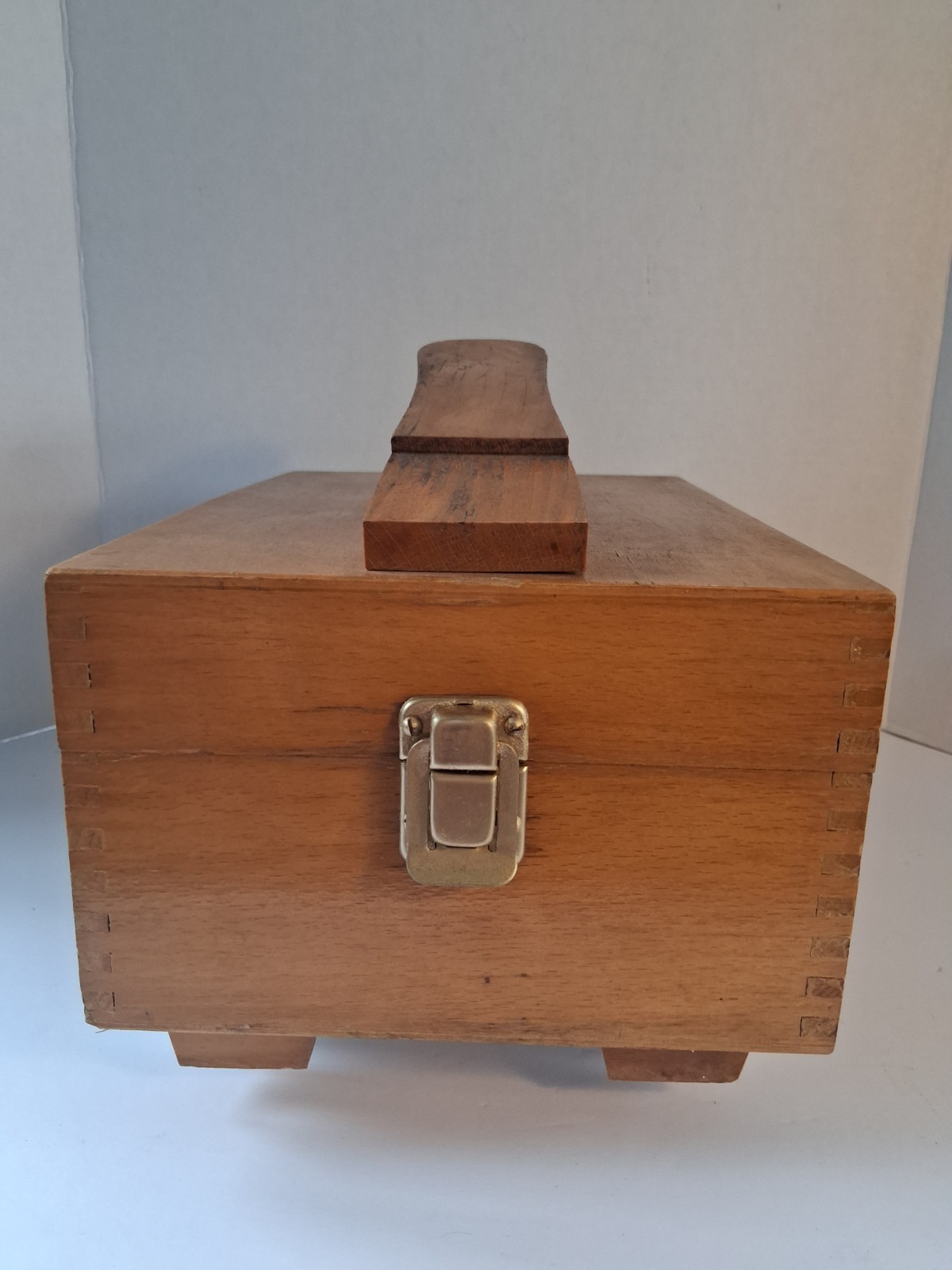 Vtg 1960's Shoe Shine Valet; Brush Kit Includ.; Dove Tail Wood Detail; EUC/Mint!