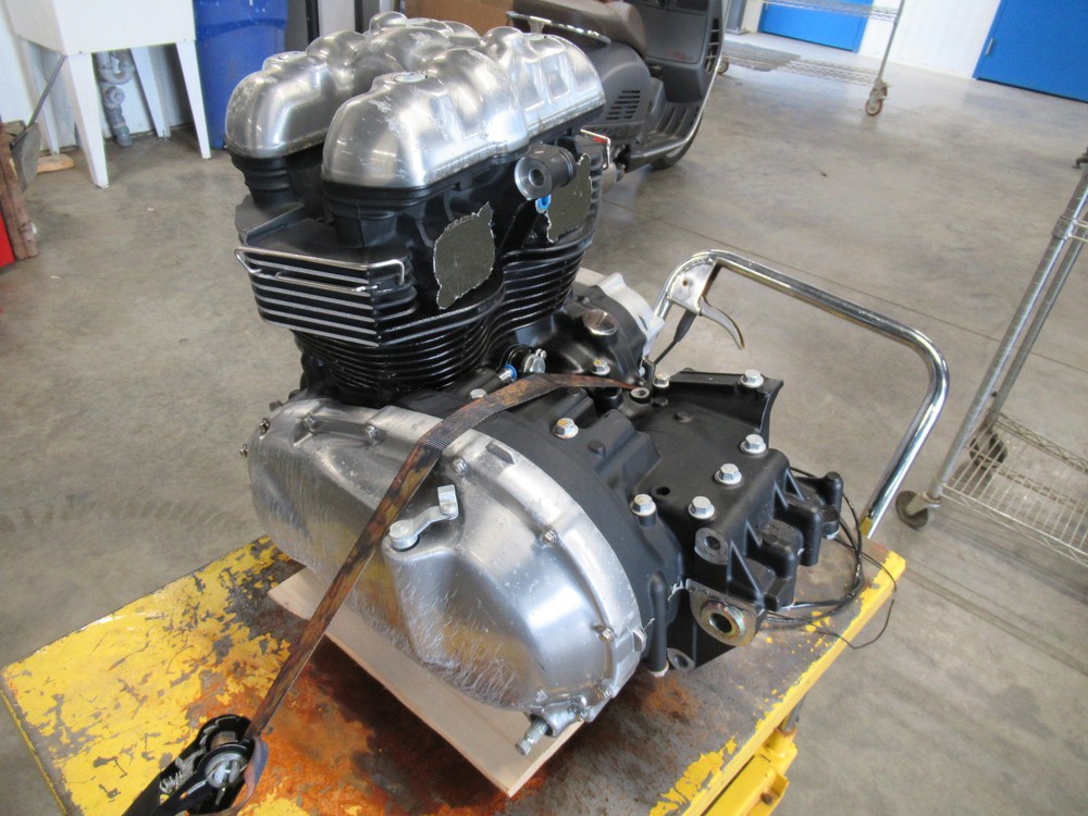 EB986 2007 07 TRIUMPH THRUXTON 900 ENGINE