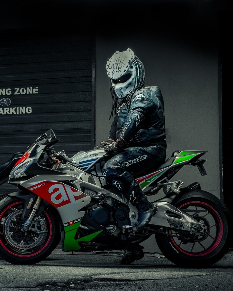 TOP PREDATOR MOTORCYCLE HELMET FIRE STYLE (DOT & ECE CERTIFIED). White, Medium