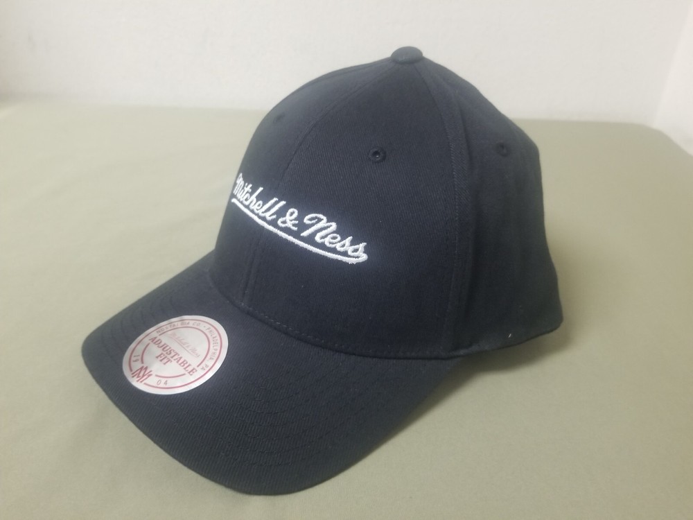 New Mitchell & Ness Flex Fit Low Pro Snapback baseball cap.