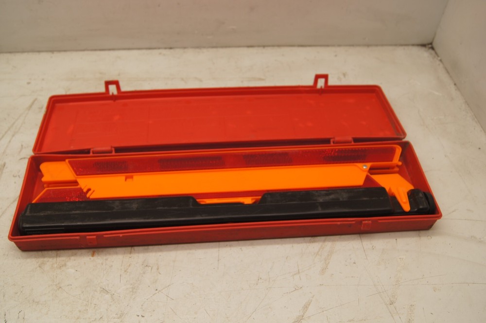 Automobile emergency warning triangle