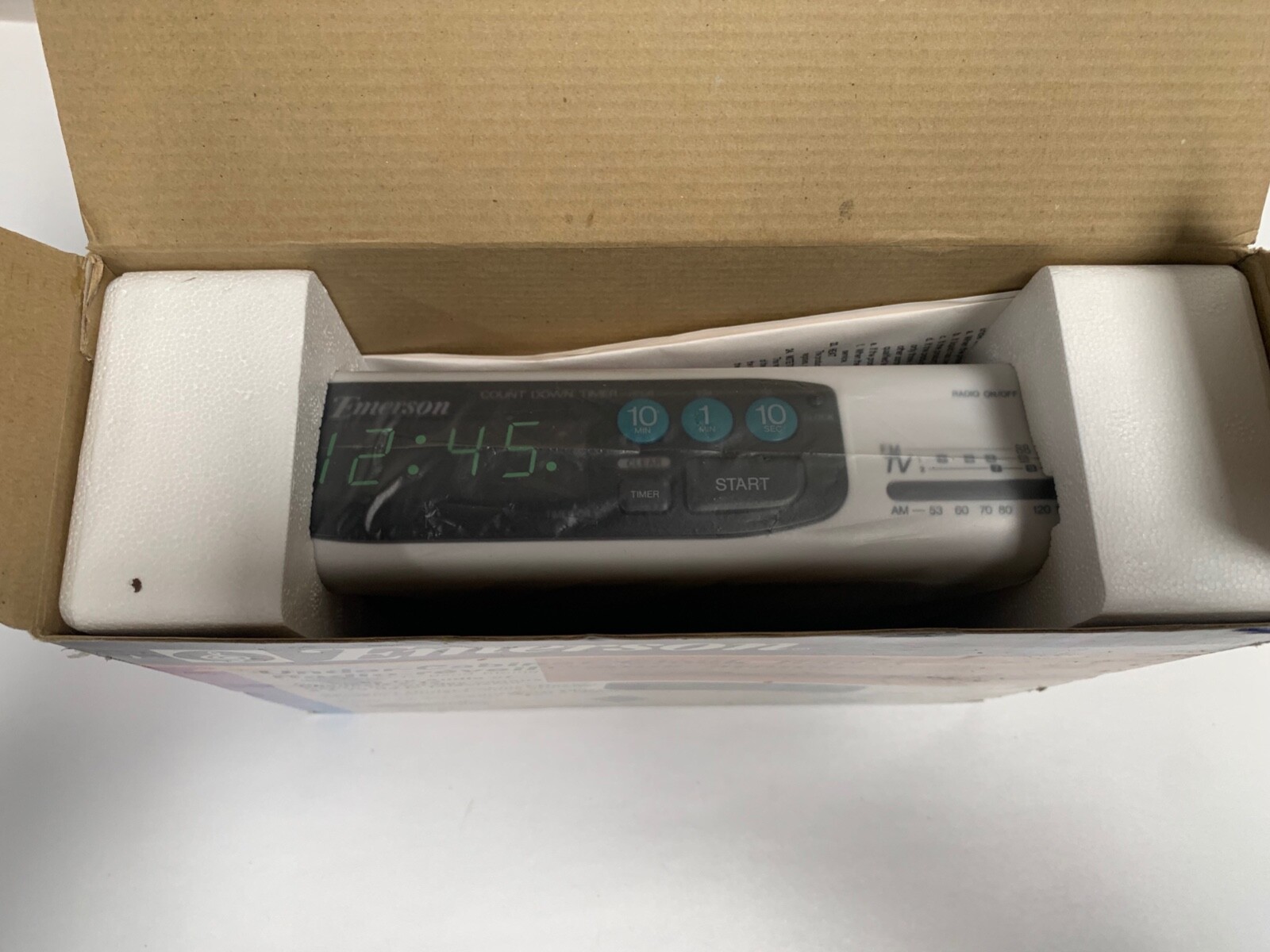 Vtg NEW Emerson Model CK5935C Under Cabinet Space Saver AM-FM Radio Clock (A17)