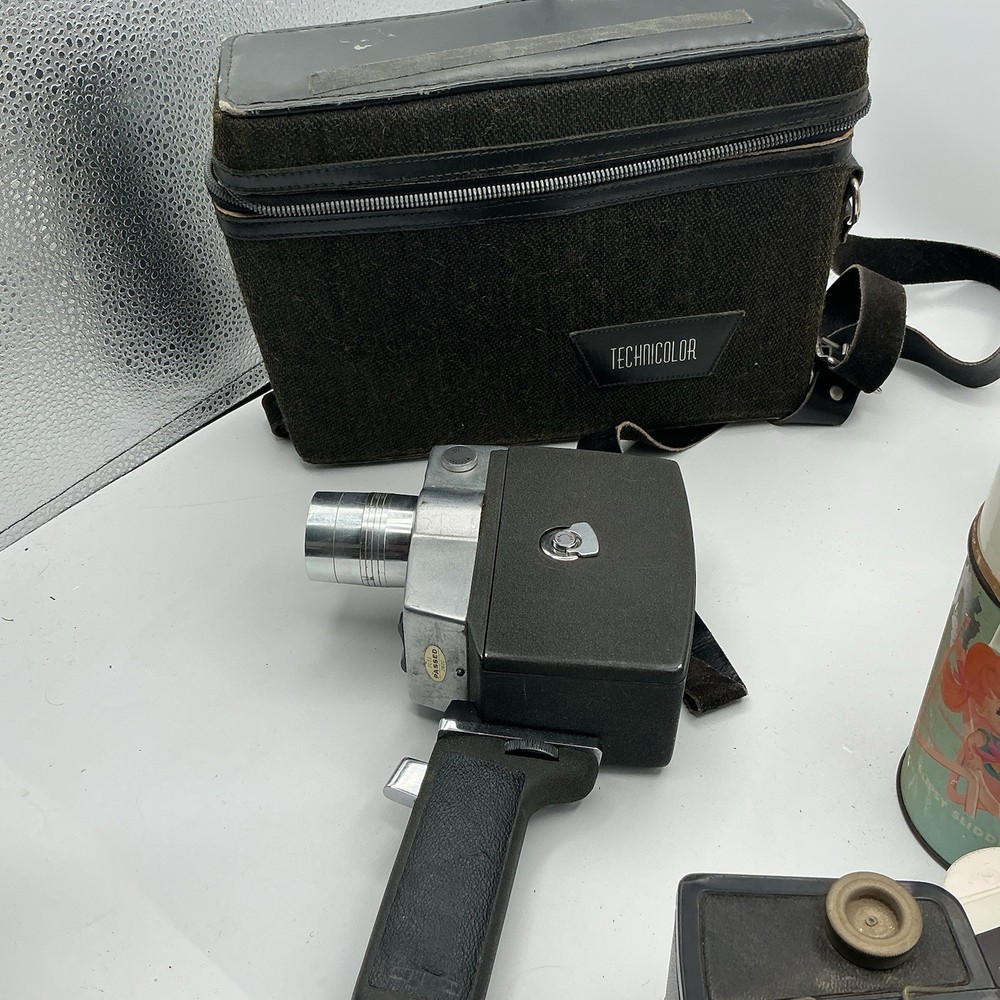Technicolor Auto Zoom EE Movie Camera With Wool Case