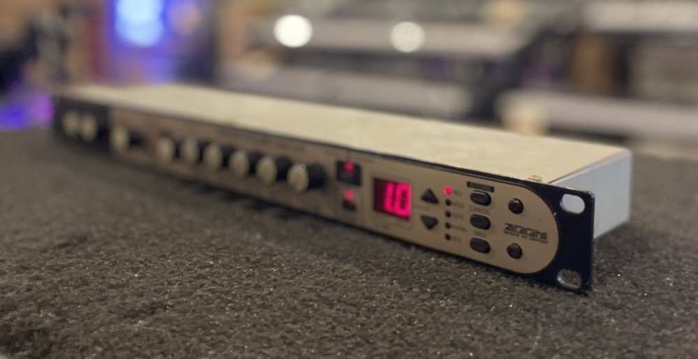 1996 Zoom Studio 1204 Digital Multi Effects Processor Silver w/ Power Cable