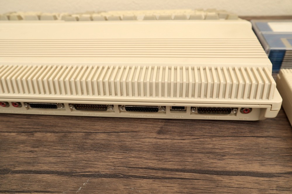 Commodore Amiga 500 Computer (PAL) Bundle | A520 Video Adapter, PSU, Disks/Mouse