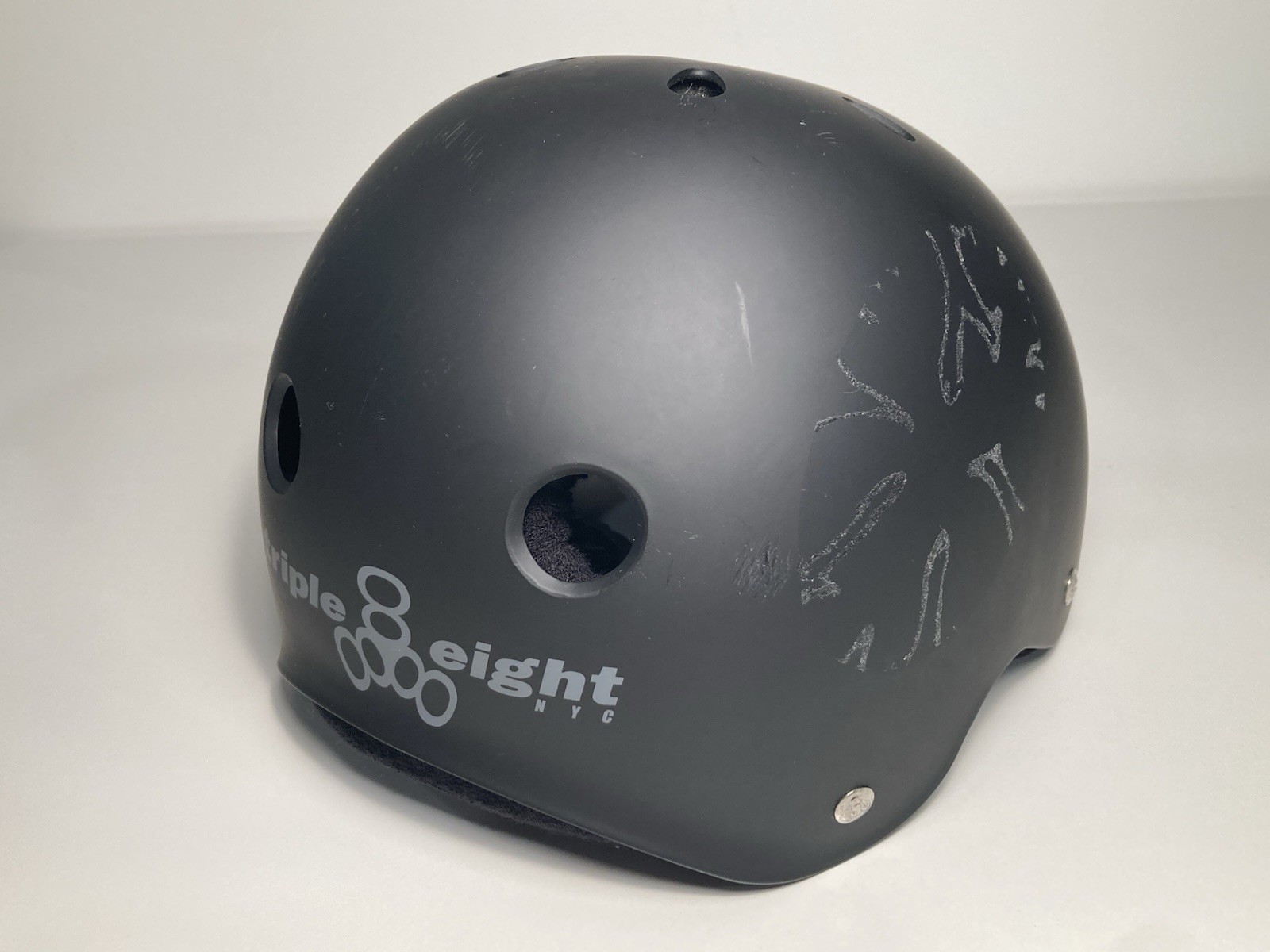 Size Large TRIPLE EIGHT 8 Skateboard HELMET UNISEX BLACK MATTE Rubberized SK-02