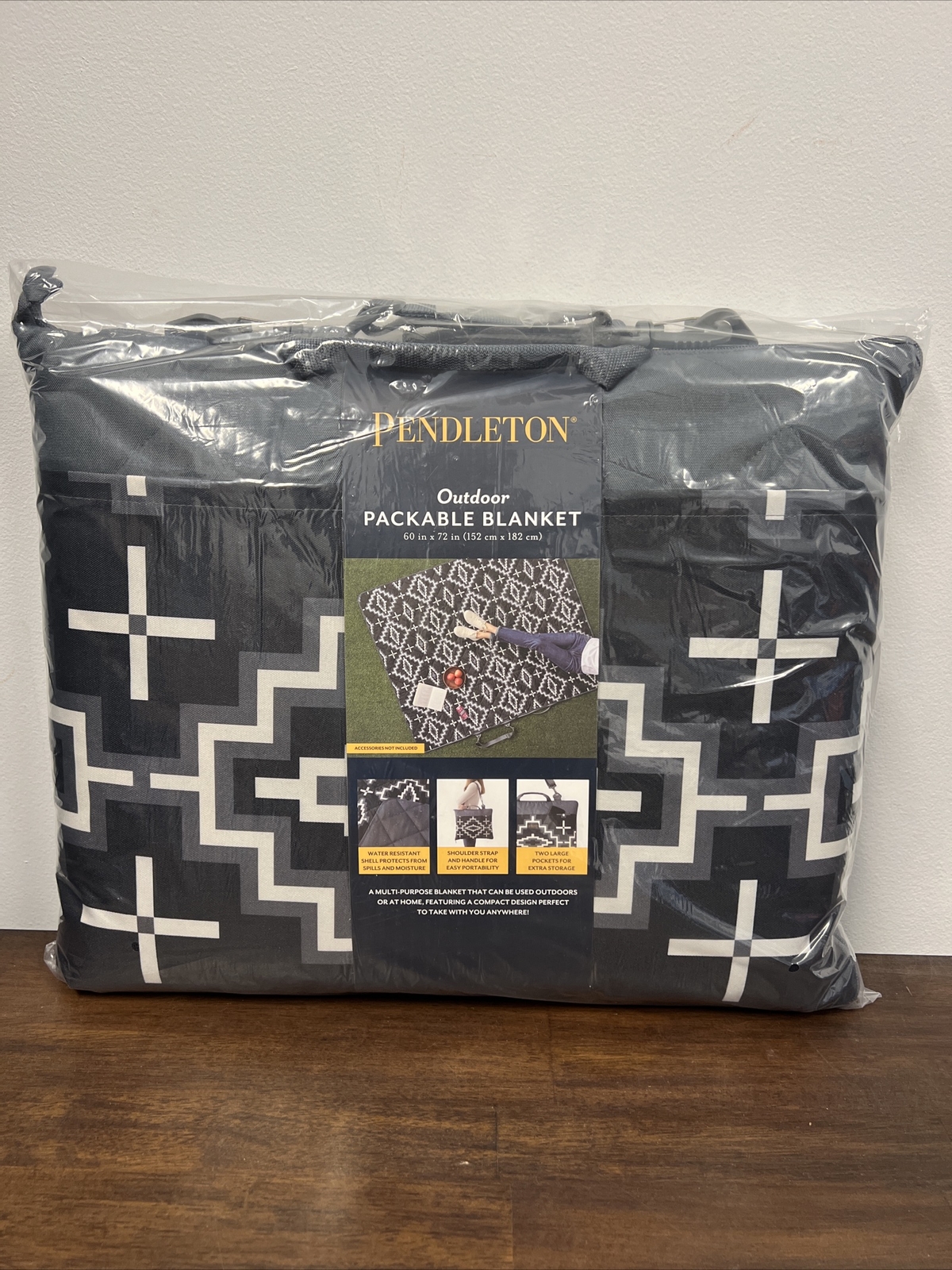 Pendleton Outdoor Packable Blanket Picnic Tailgate Folds & Zips 60x72 inches