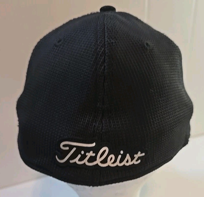 Titleist A-Flex Mens Size Medium / Large Black Fitted Golf Cap Hat