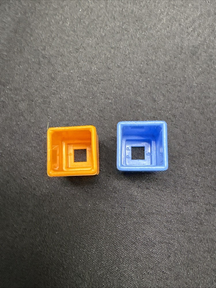Unifix Cube Set Counting Blocks. 3lbs 11oz About 600-800 Cubes