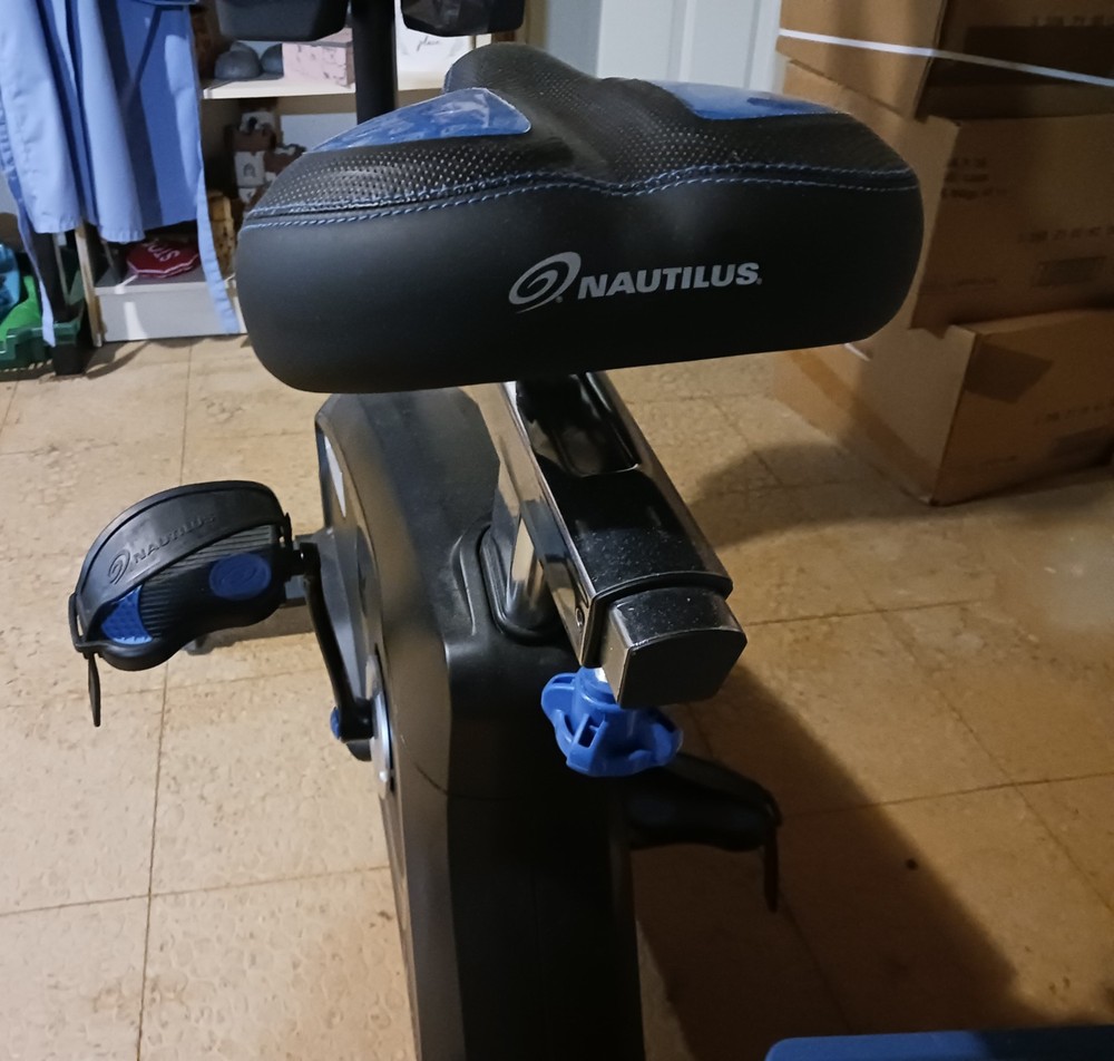Nautilus - U618 Upright Exercise Bike. Pristine Condition!!