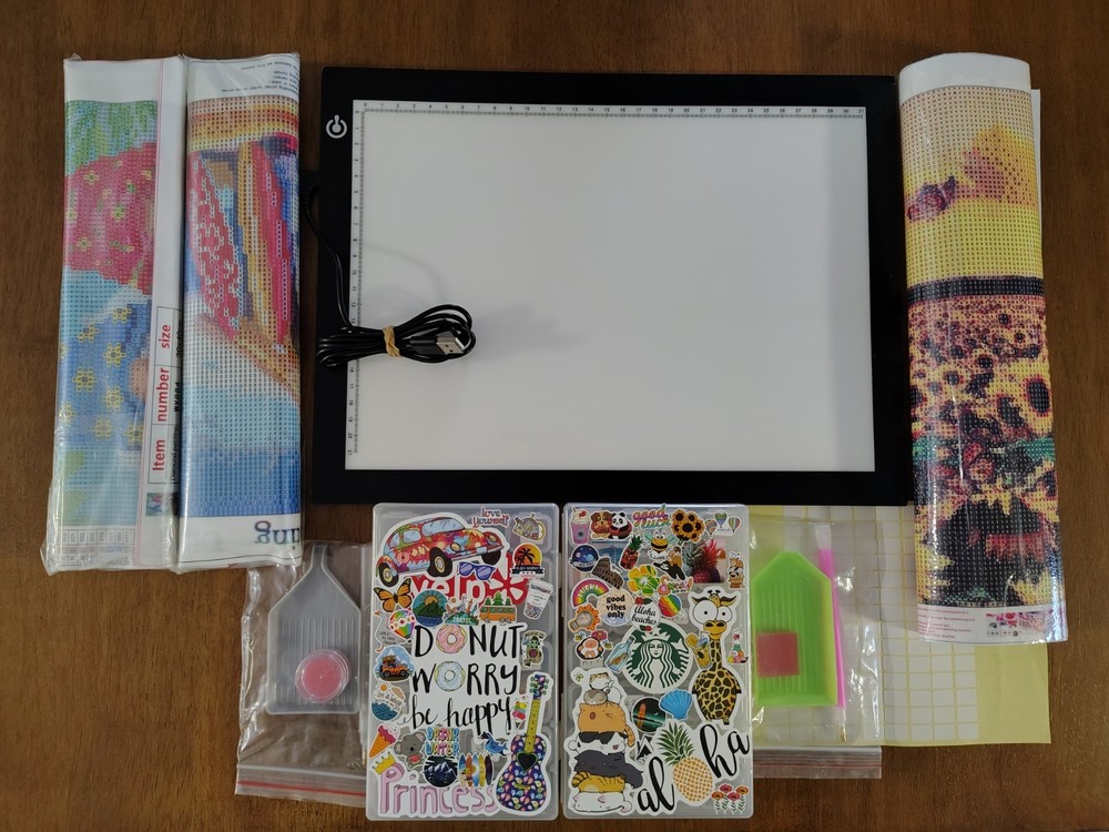 Diamond Painting Lot with Light Pad