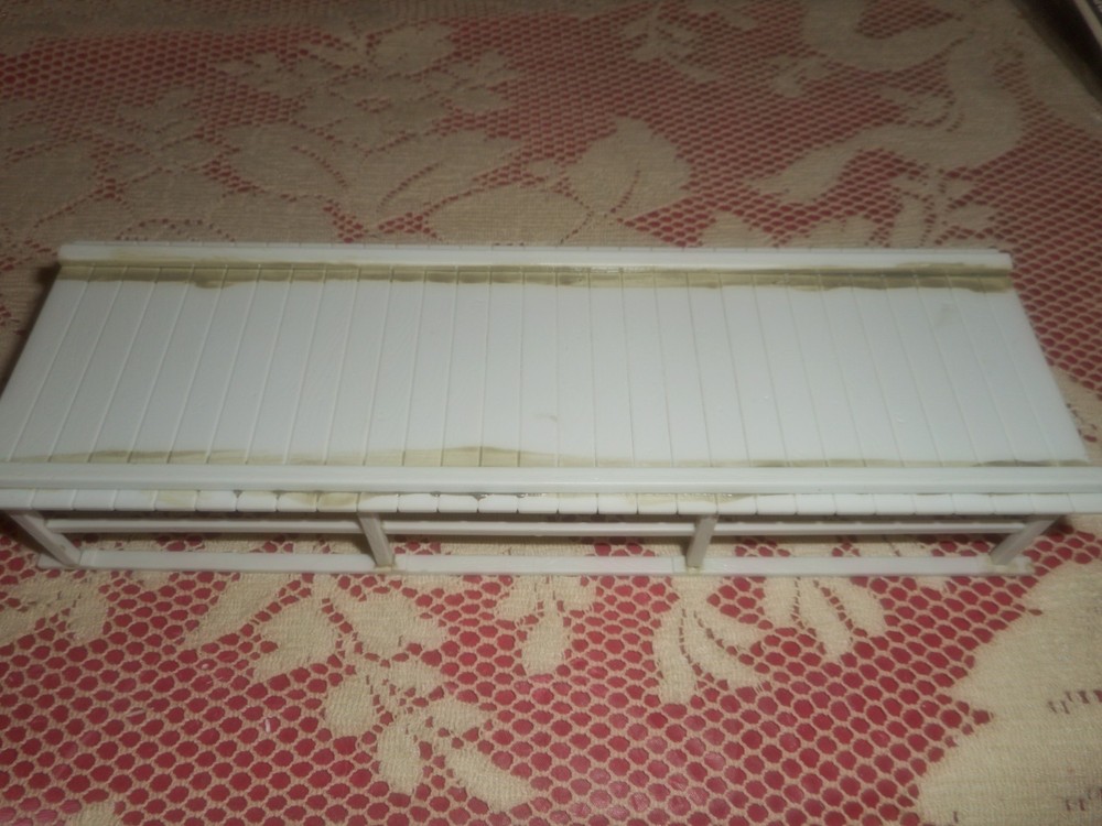 1/35/32 SCALE PLASTIC FOOT BRIDGE MODEL KIT, BUILT MAKER UNKNOWN