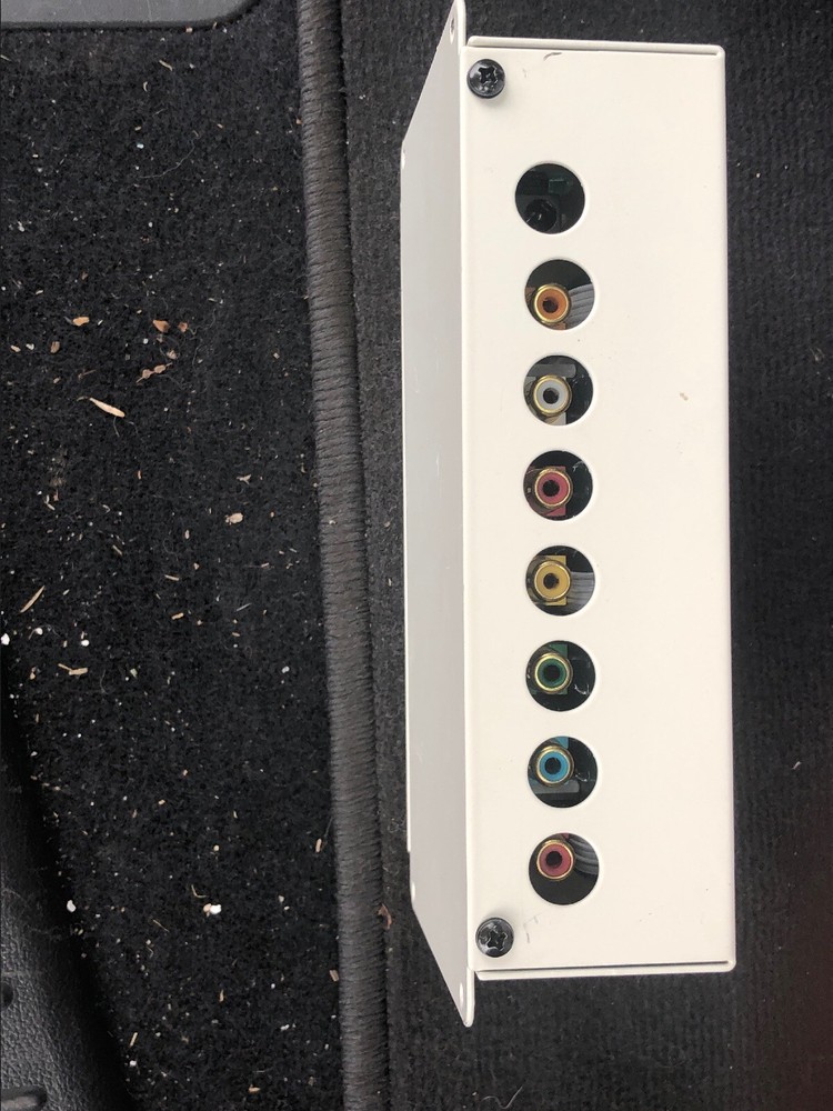 Audio Authority AccessEz Model 985U Distribution Amplifier