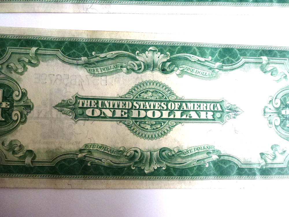 Three consecutive numbered Unc. 1923 $1.00 Large