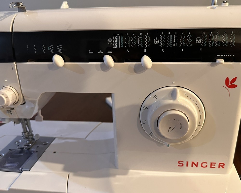 Singer 2732 Home Sewing Sewing Machine , working condition