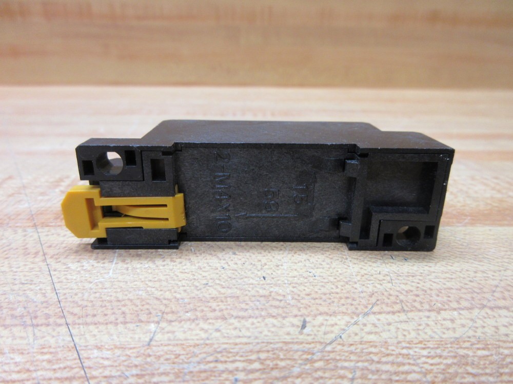 Omron PYF08A Relay Socket PYFO8A W/Brackets (Pack of 5)