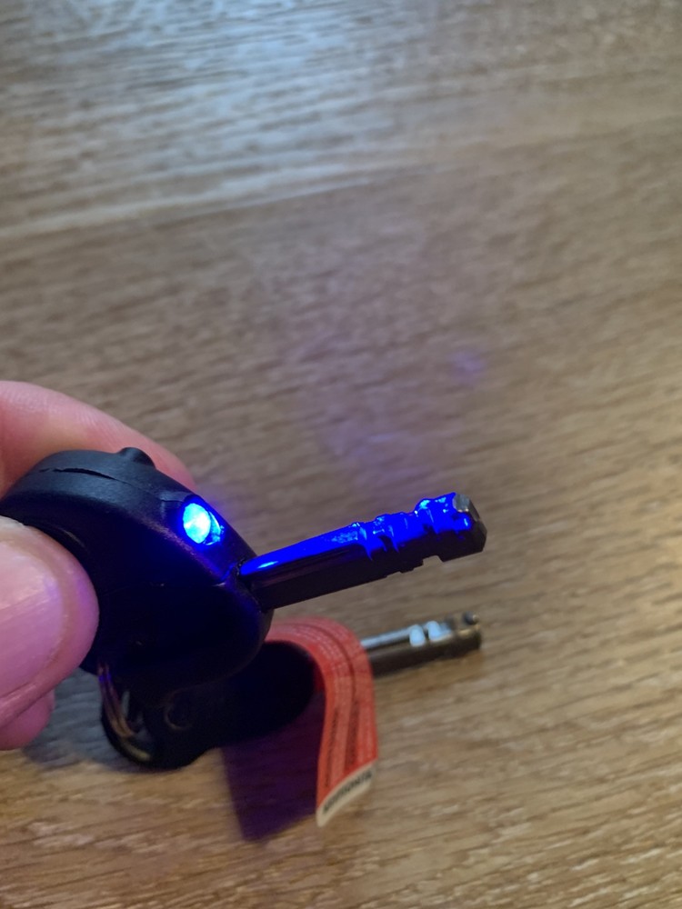 NEW~KRYPTONITE~EVOLUTION LITE~ MINI LOCK 6~ANTI-THEFT~U LOCK~KEYS & 1 WITH LIGHT