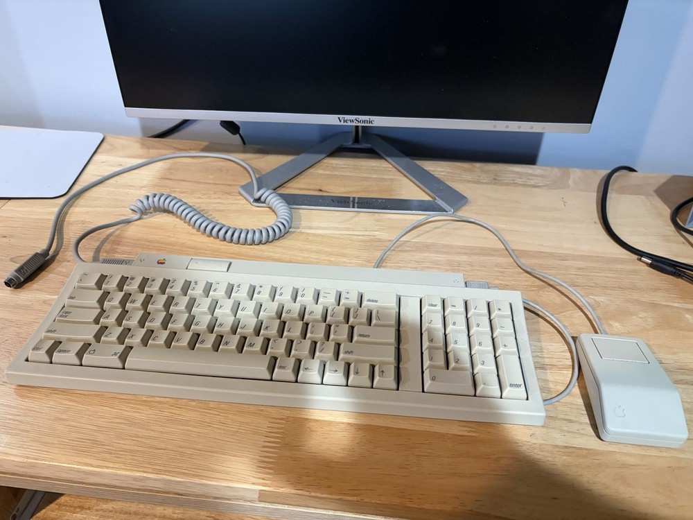 Macintosh LC II Computer With SD Hard Disk, Keyboard, Mouse