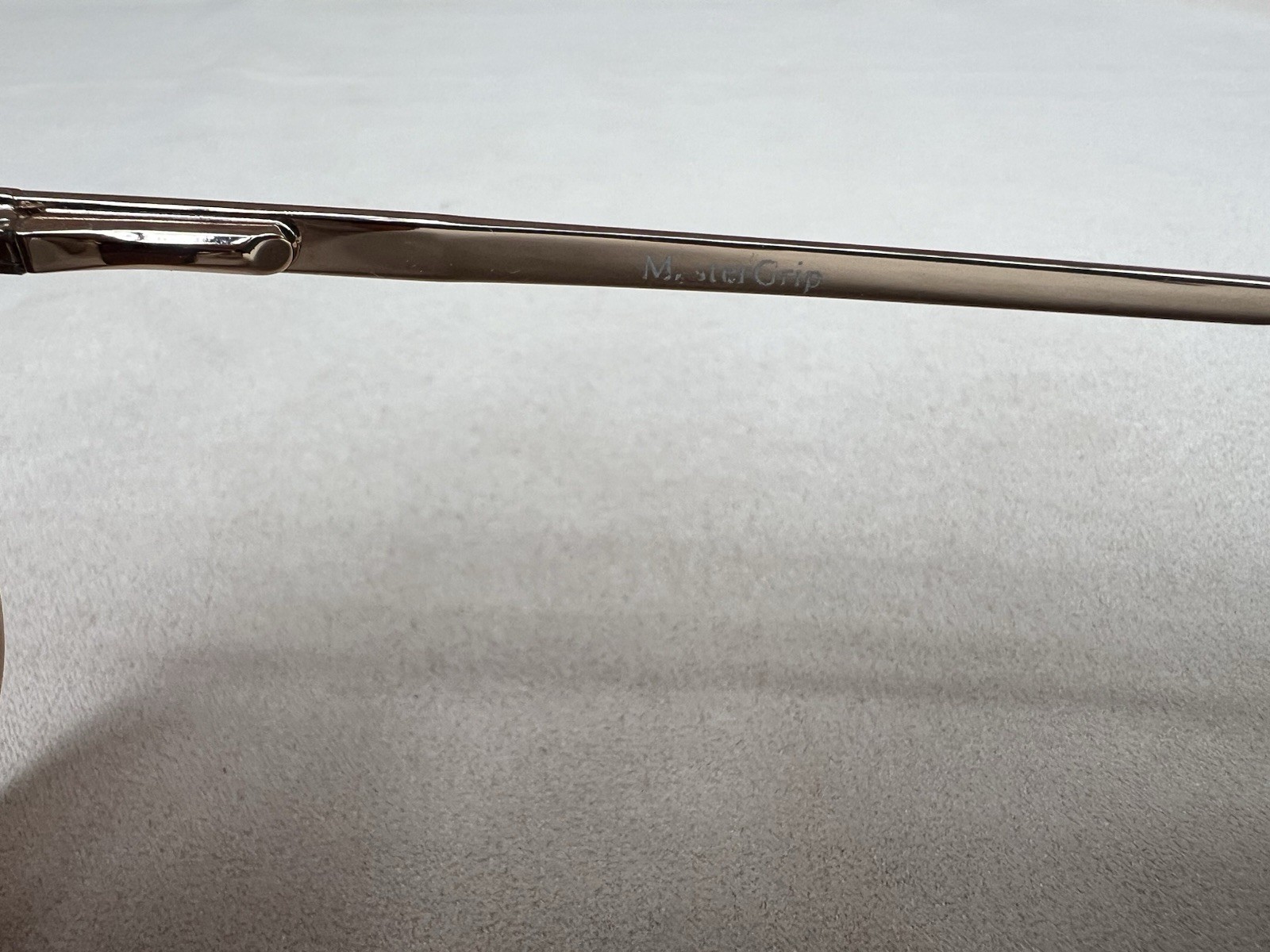 MG Golf Sunglasses Master Grip Aviator - Gold - Black w Clamshell Case Men’s