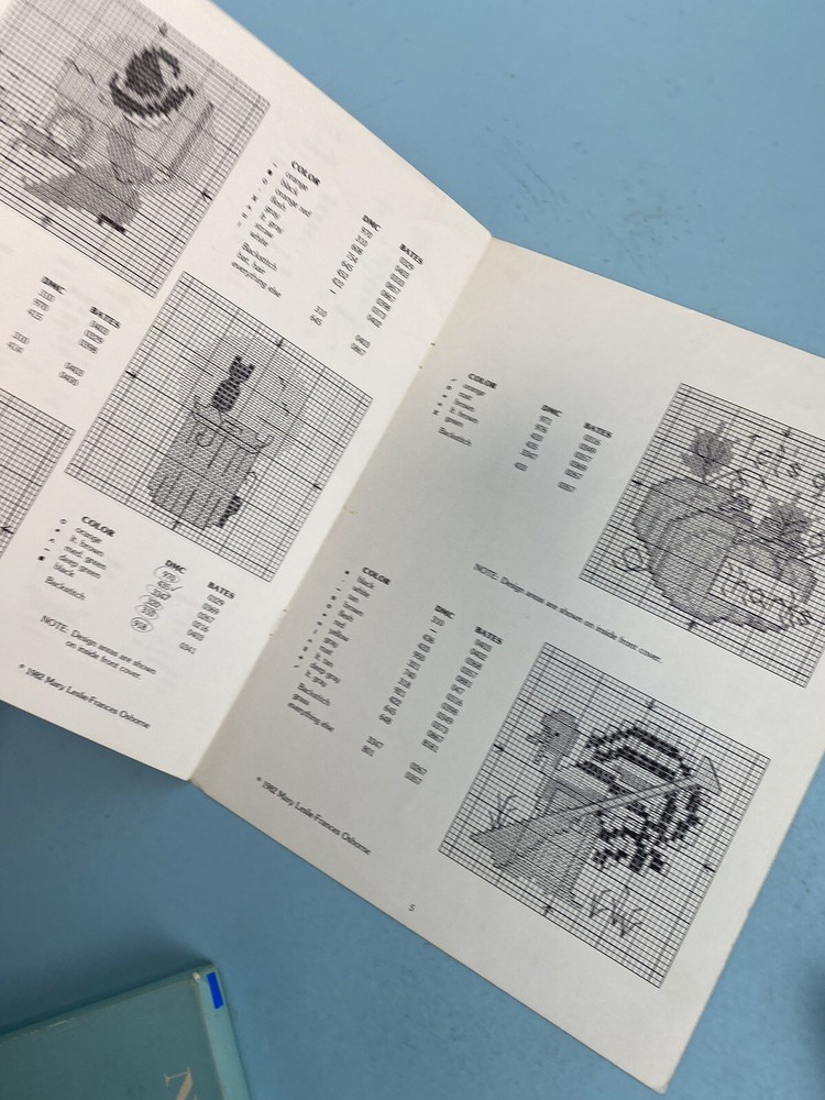 1982 COUNTED CROSS STITCH PATTERN HOLIDAY TREASURES #2