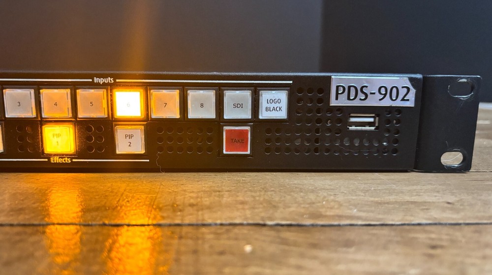 Barco PDS-902 SDI Digital Switcher unit with power cable