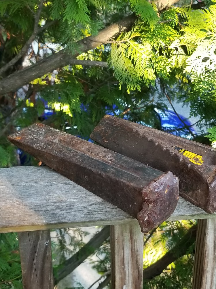2 MANUAL WEDGE LOG SPLITTERS