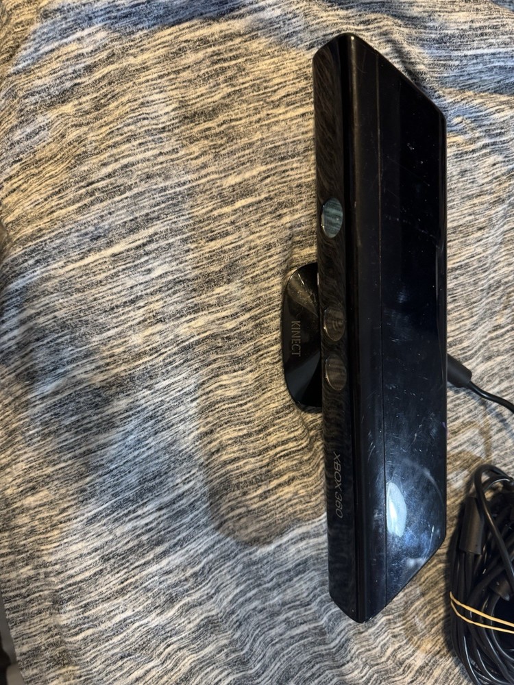 Microsoft Xbox 360 Kinect Model 1414 With Cords Untested