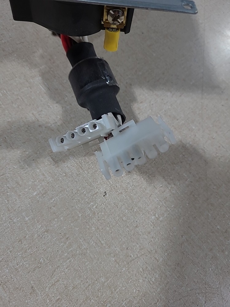 APC AP Back Panel Breaker Output 120 208 240v