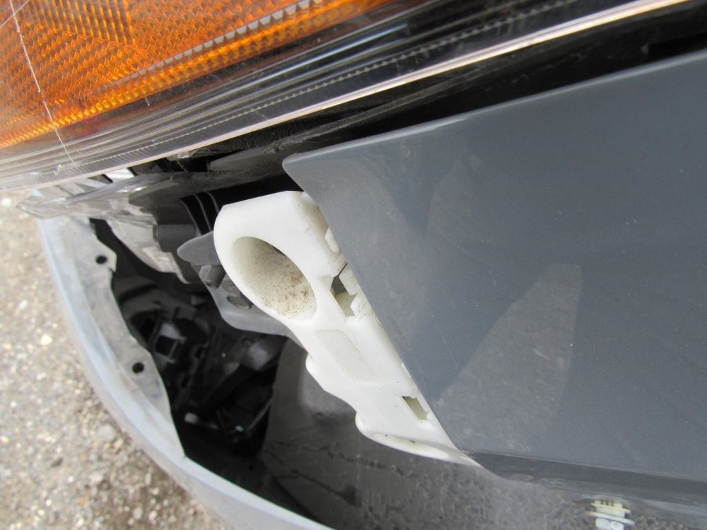 KICKS 2021 Glove Box 1009785