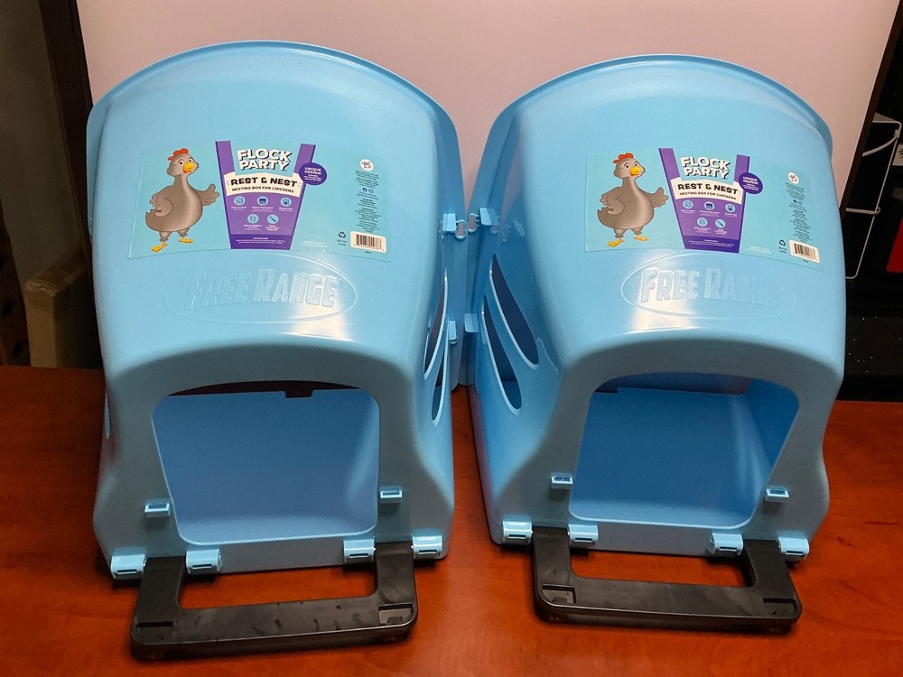 5 - New Manna Pro FLOCK PARTY Free Range Durable Plastic Chicken Nesting Boxes