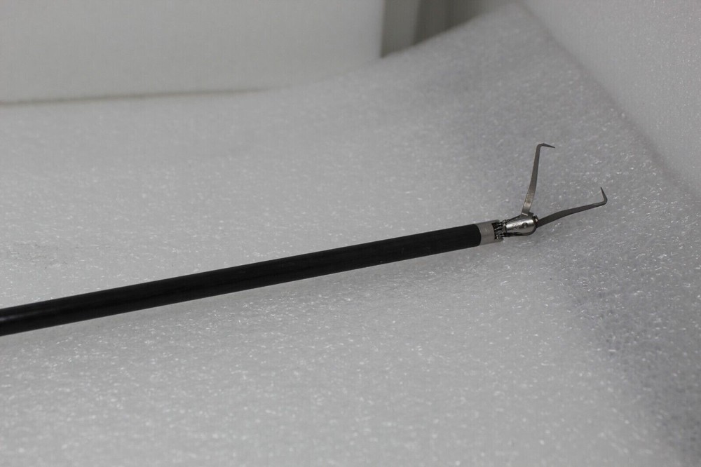 Intuitive Da Vinci Xi 470207 Tenaculum Forceps 8mm / EXCELLENT CONDITION