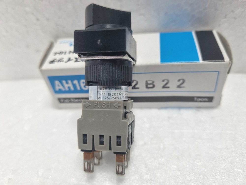Fuji Electric AH165-P2B22 Selector Switch
